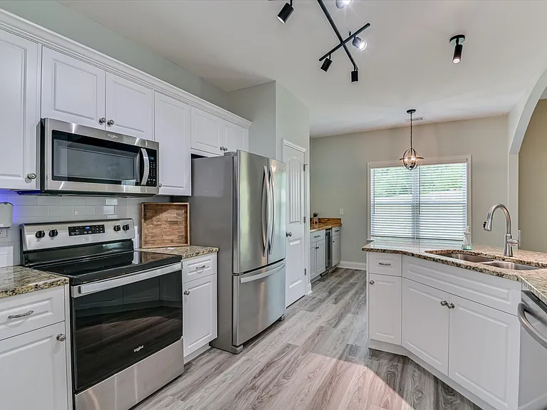 183 Williston Rd — Photo 15