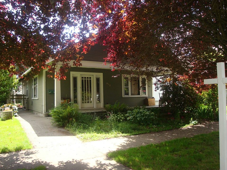 1st image of 612 5th Ave NW
