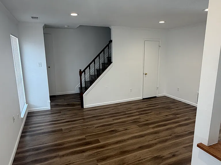 800 Indian Head Ave — Photo 2