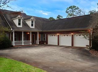 1160 Club Cove Dr, Greensboro, GA
