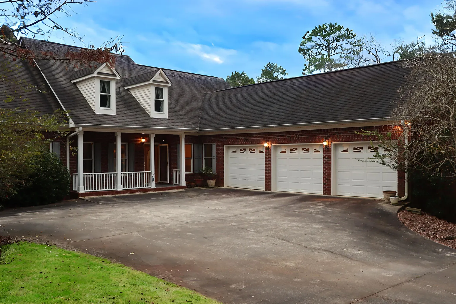 1160 Club Cove Dr photo 1