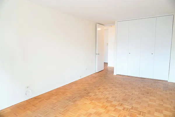 Rented by Renetta Real Estate | media 29