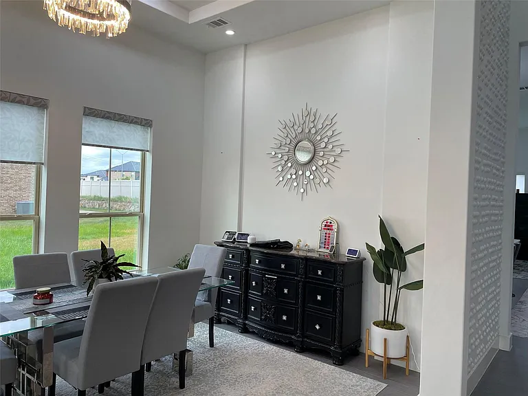 2812 Almanzor Ave — Photo 5