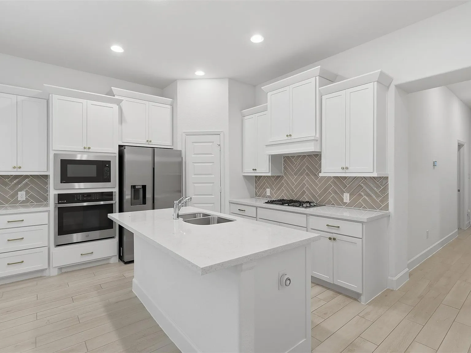 4 bed, 3.0 bath, 1736 sqft, $2,600 — Photo 3