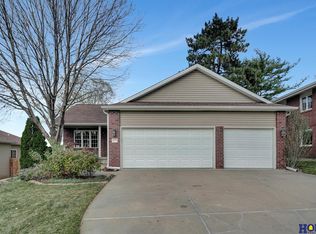 8140 Elizabeth Dr, Lincoln, NE 68505