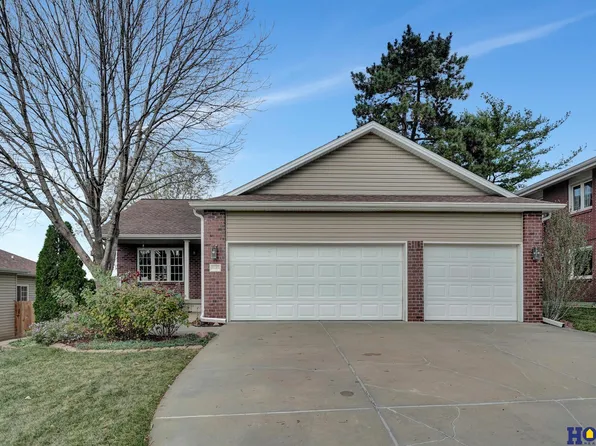 8140 Elizabeth Dr, Lincoln, NE 68505