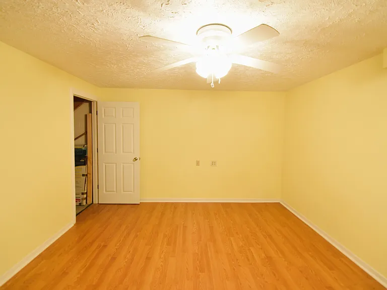 1136 Anthrop Dr — Photo 18