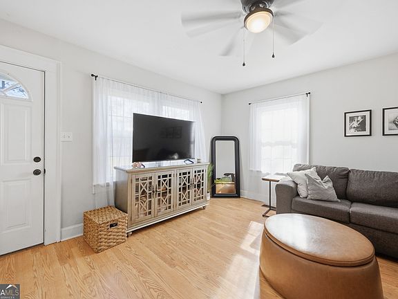 4th image of 176 Childs St