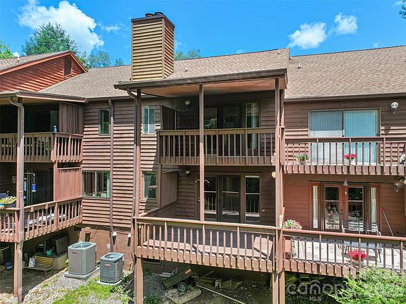 3rd image of 36 Meadows Ln