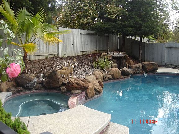 jacuzzi / two waterfalls