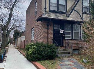 67-128 Burns St, Flushing, NY 11375