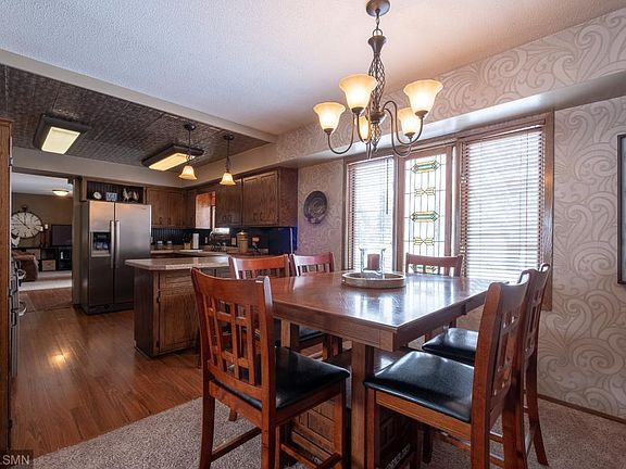 3rd image of 731 Sibley Dr
