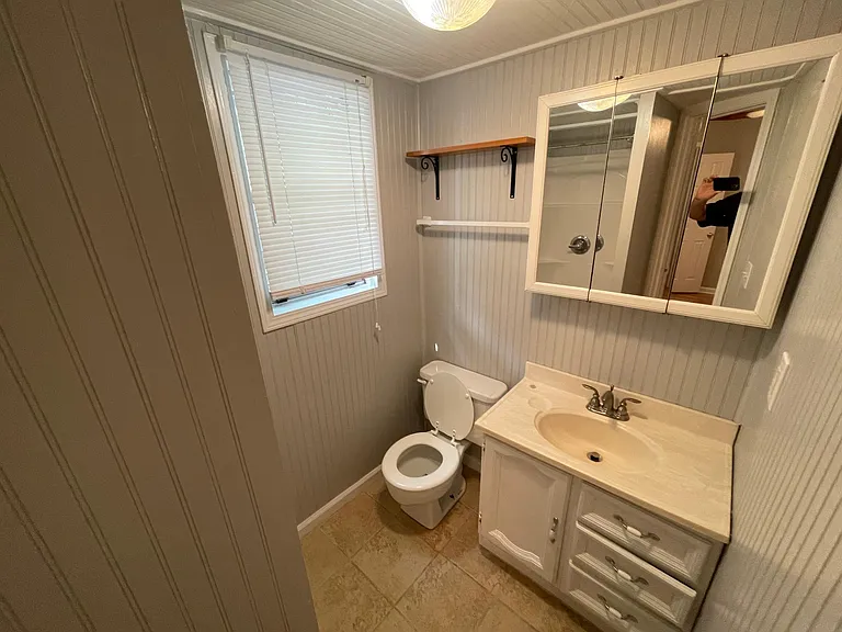 552 Pulaski St — Photo 40