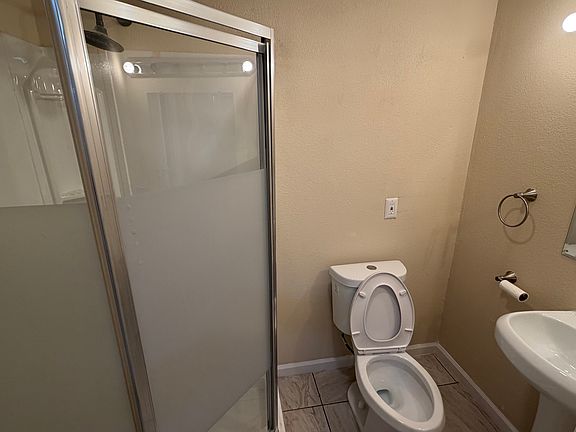 4th image of 826 S Chance Ave