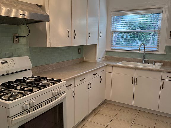 3rd image of 1241 N Poinsettia Dr #1241