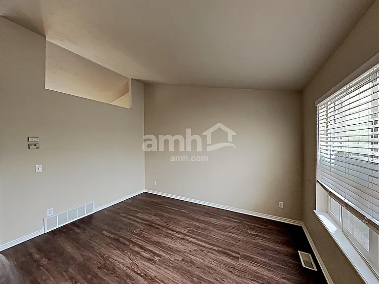 1452 S Stoker Ln — Photo 9