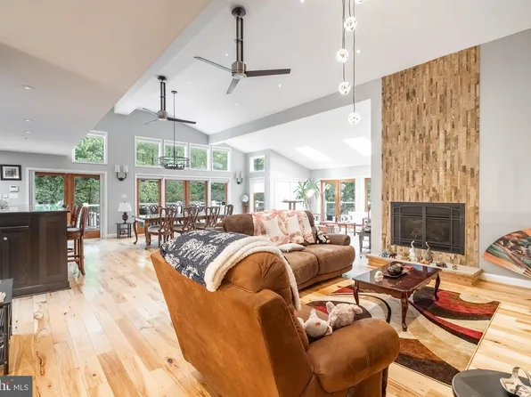 6285 Clifton Rd, Clifton, VA 20124