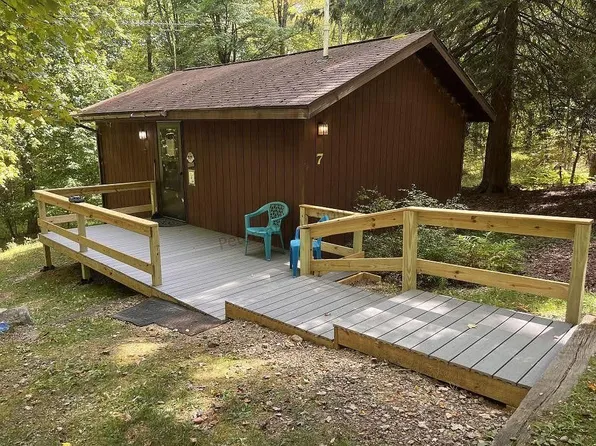 174 Deep Wood Dr, Russell, PA 16345