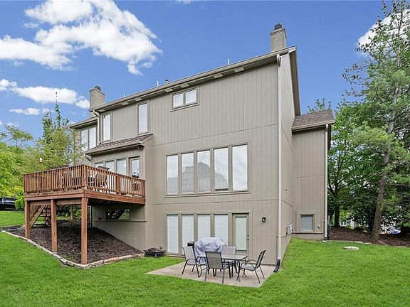 3rd image of 8011 Park View Dr