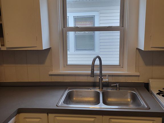 3rd image of 450 Colvin Ave APT 4