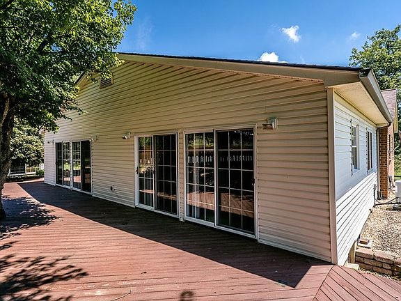 5th image of 54 Romaine Ln