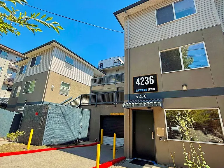 4236 TM Montlake Villas LLC — Photo 29