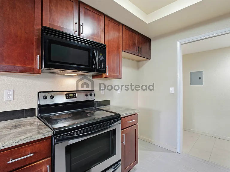 1318 B St #102 — Photo 4