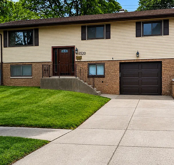 8520 Lakewood Ave — Photo 1