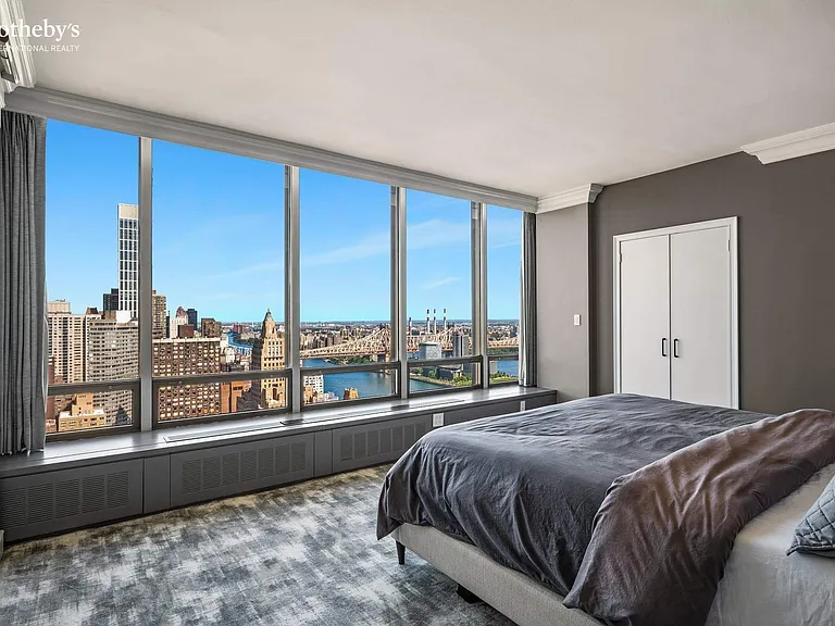 860 United Nations Plz #Penthouse 37/38b — Photo 13