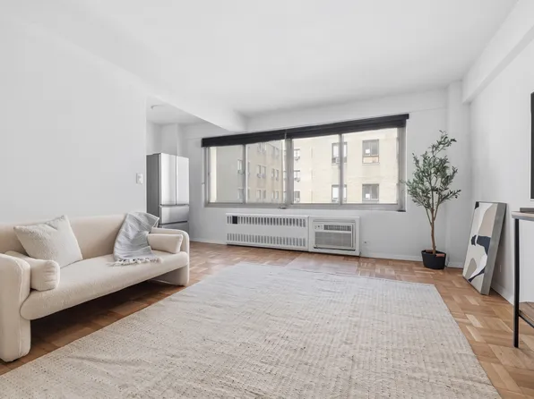 225 E 46th St, New York, NY