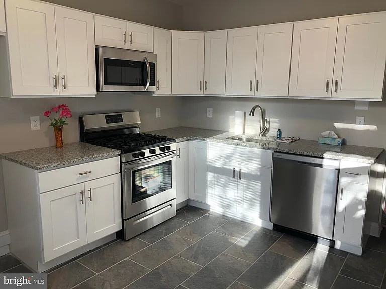 2313 Gaul St — Photo 10