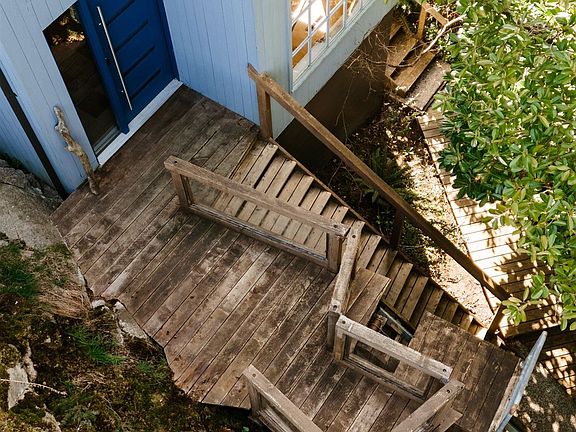 4th image of 4477 Strathcona Rd