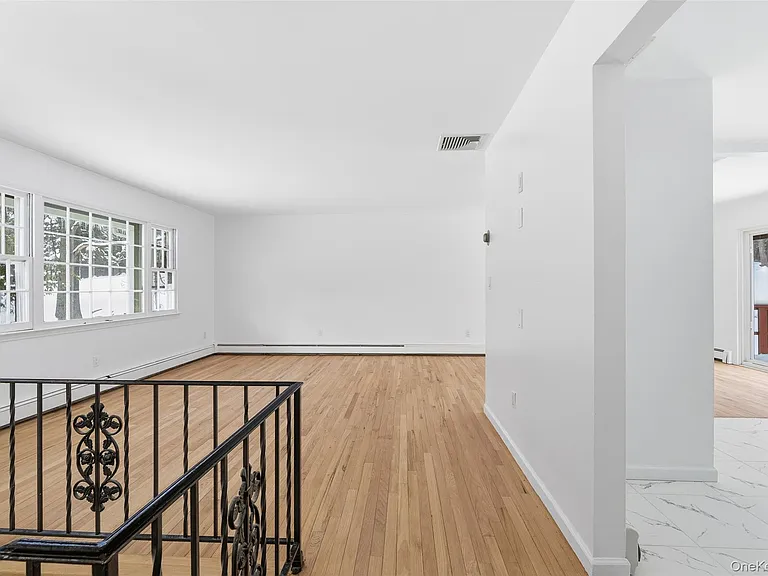 1618 Morningview Dr — Photo 3