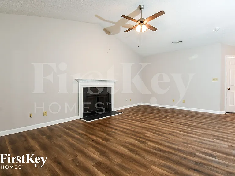 2055 Ardmore Village Ln — Photo 4