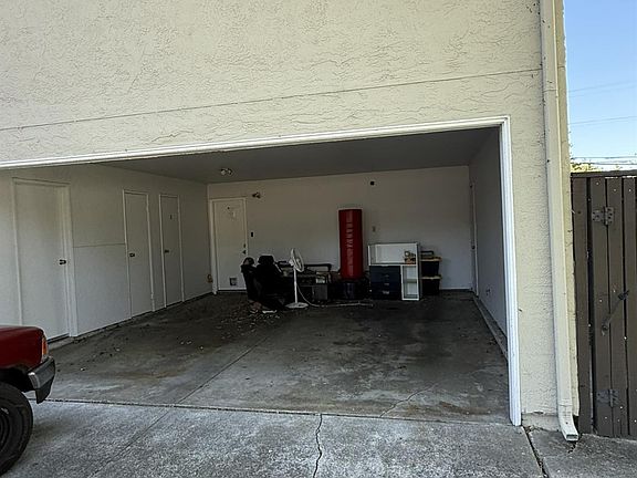 2nd image of 1040 Mohr Lane #C