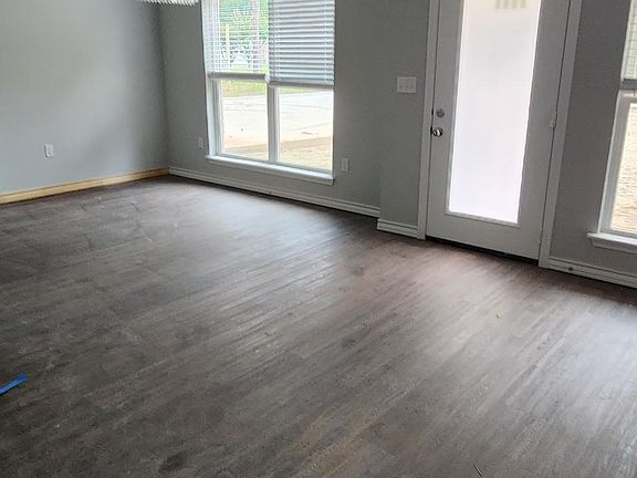 3rd image of 3220 Robin Cir