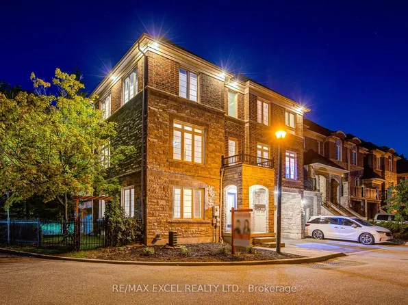 144 Chapman Ct, Aurora, ON L4G 0E2