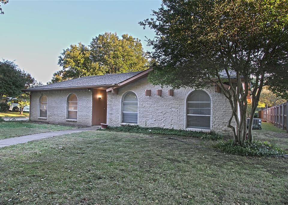 1st image of 1000 Windy Meadow Dr