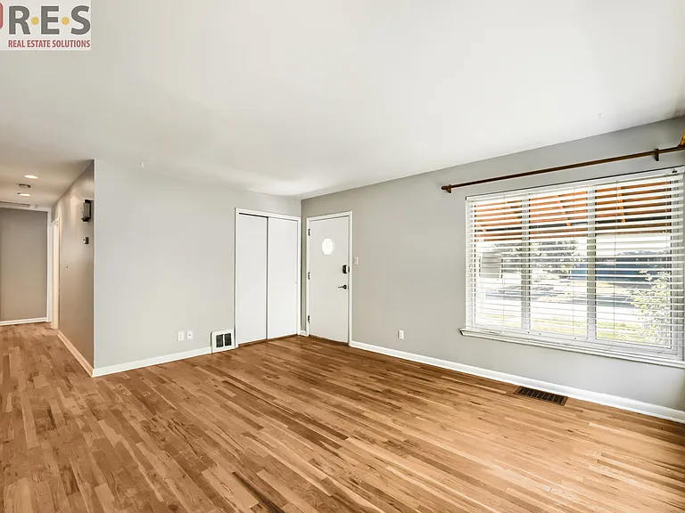3201 S Holly St — Photo 6