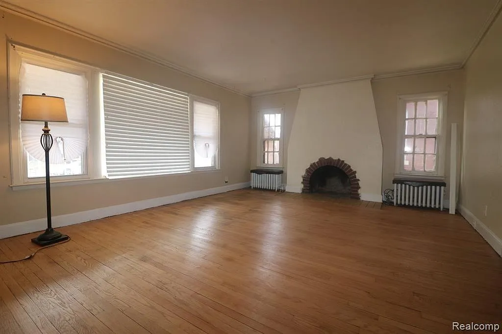 3 bed, 1500 sqft, $1,300 — Photo 2