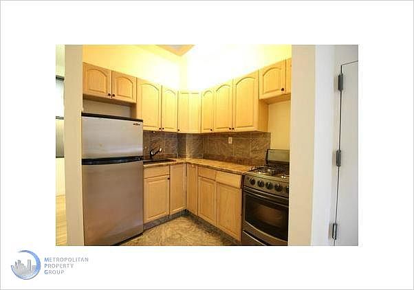 2nd image of 419 E 9th St APT 3