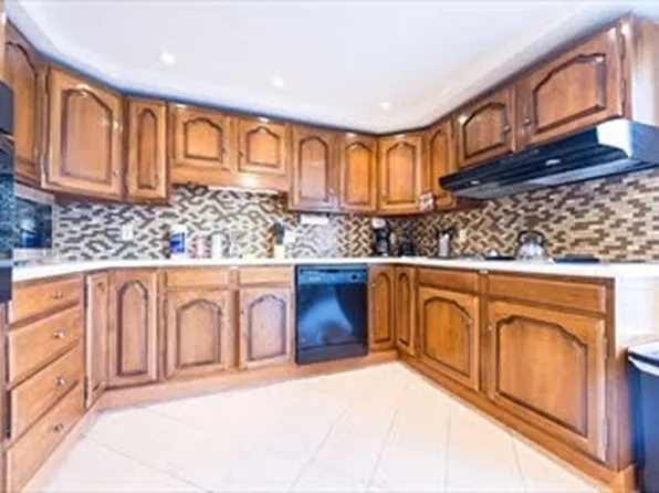 474 E 7th St #2, Boston, MA 02127