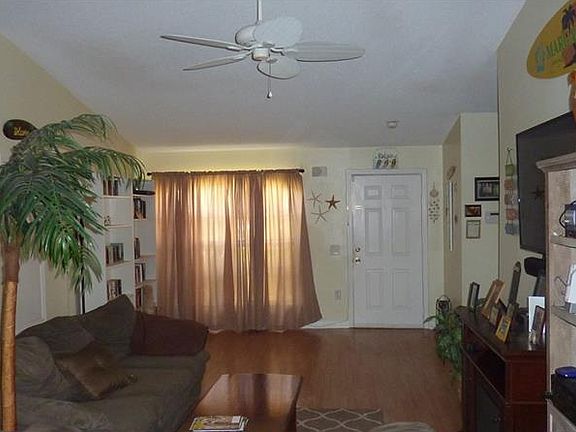 4th image of 409 Greenwich Ct