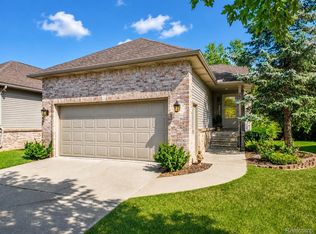 255 Creekwood Cir, Linden, MI 48451
