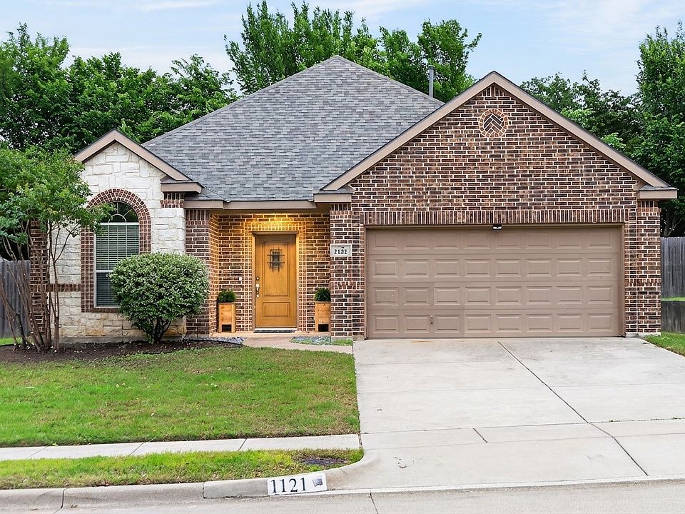 1st image of 1121 Hidden Lake Dr