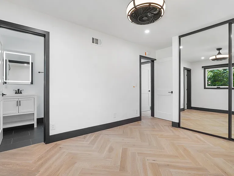 23807 Archwood St — Photo 11
