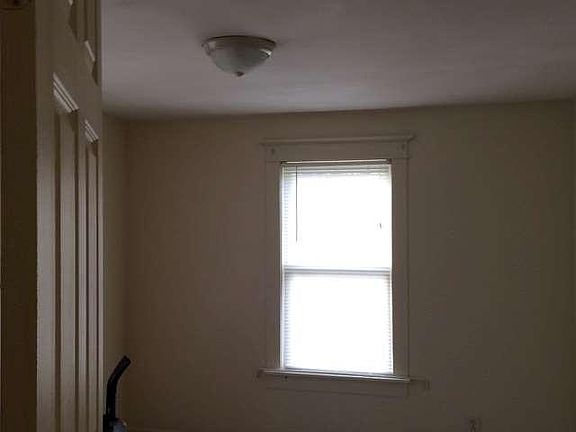 4th image of 221 Richard Ave