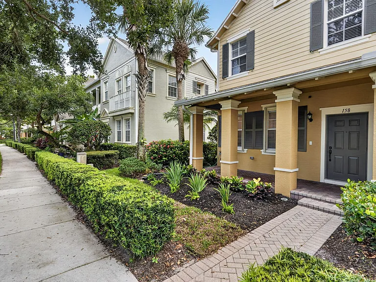 158 W Thatch Palm Cir — Photo 36