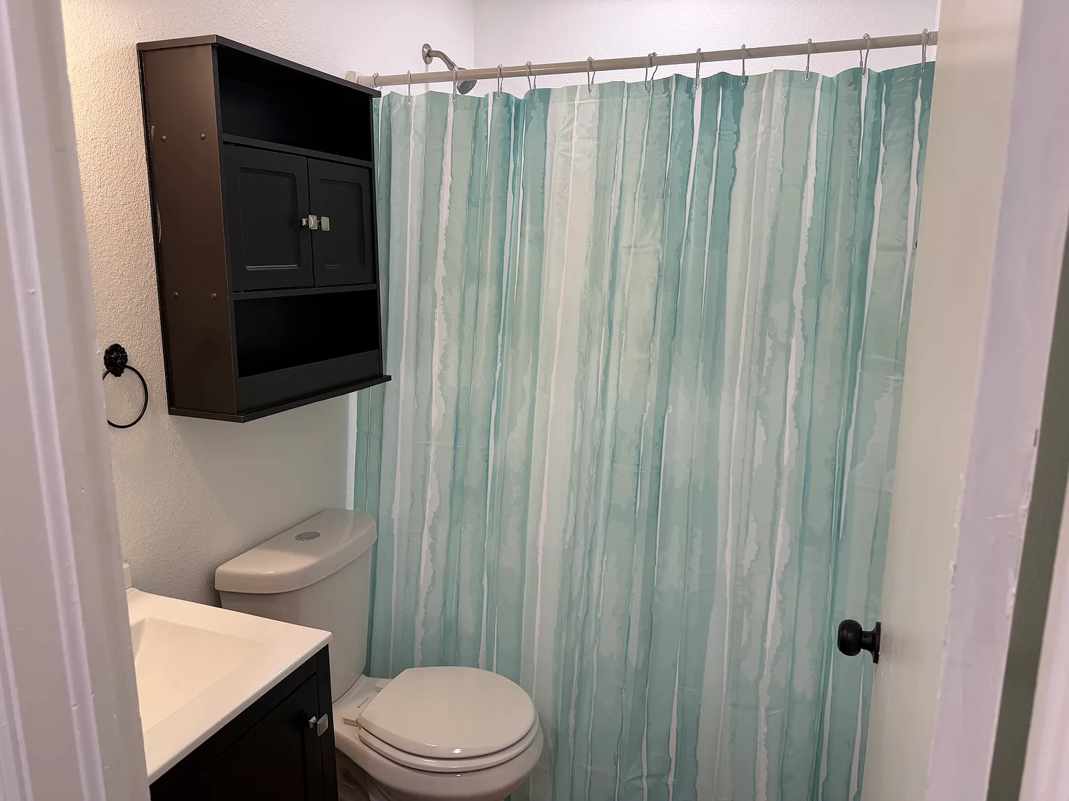 3 bed, 1140 sqft, $2,400 — Photo 2