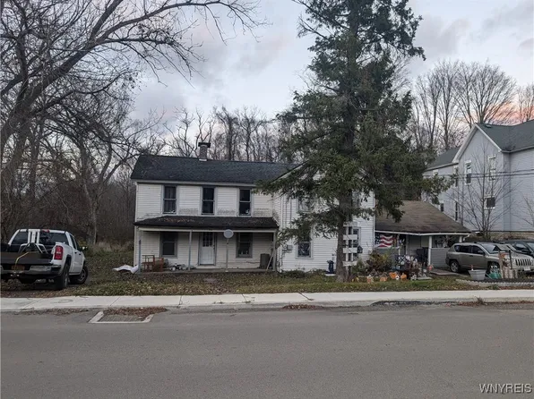 19 Mill St, Delevan, NY 14042